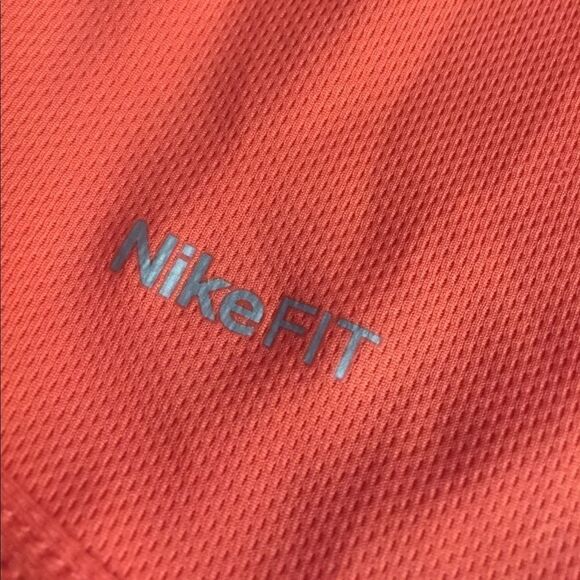 Women's Nike tank size medium - Picture 4 of 5